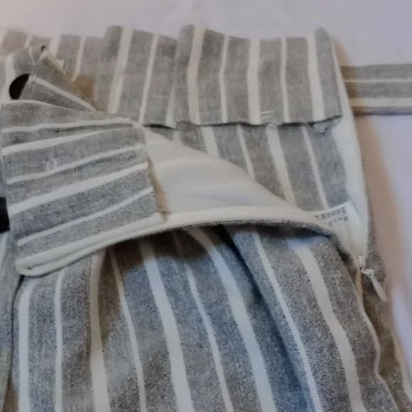H&M Paperbag Waist Striped Mini Skirt Belted Size 6 Gray White - Picture 9 of 9